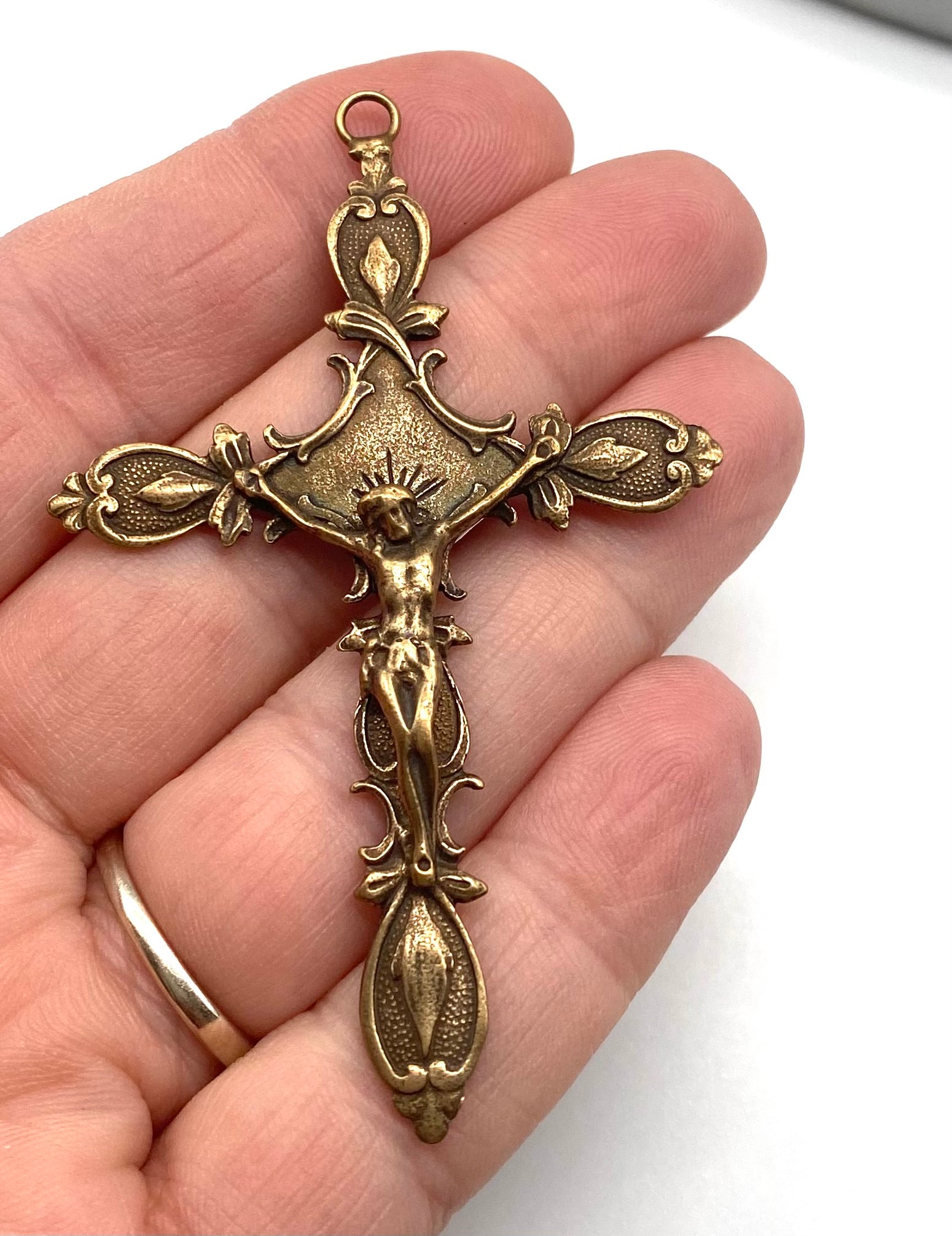 victorianlargecrucifix3_2048x.